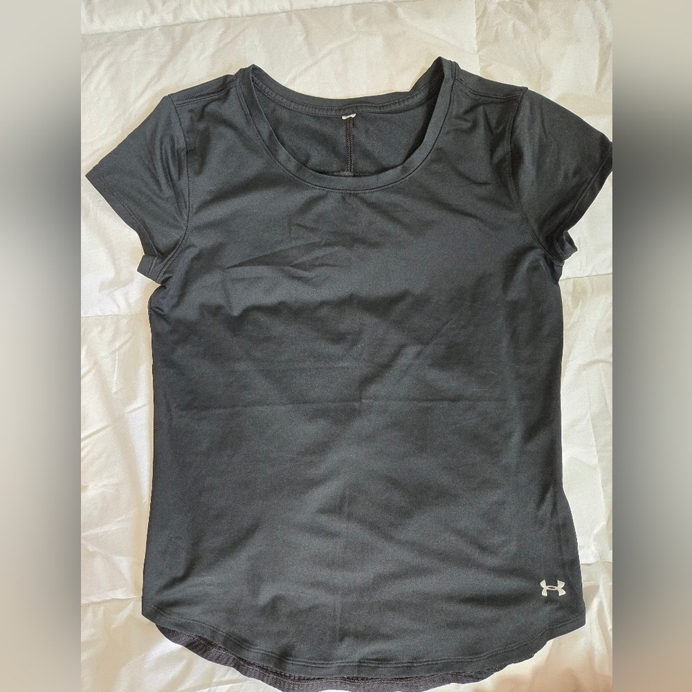 Under Armour Women's Dark Gray Short Sleeve Tee